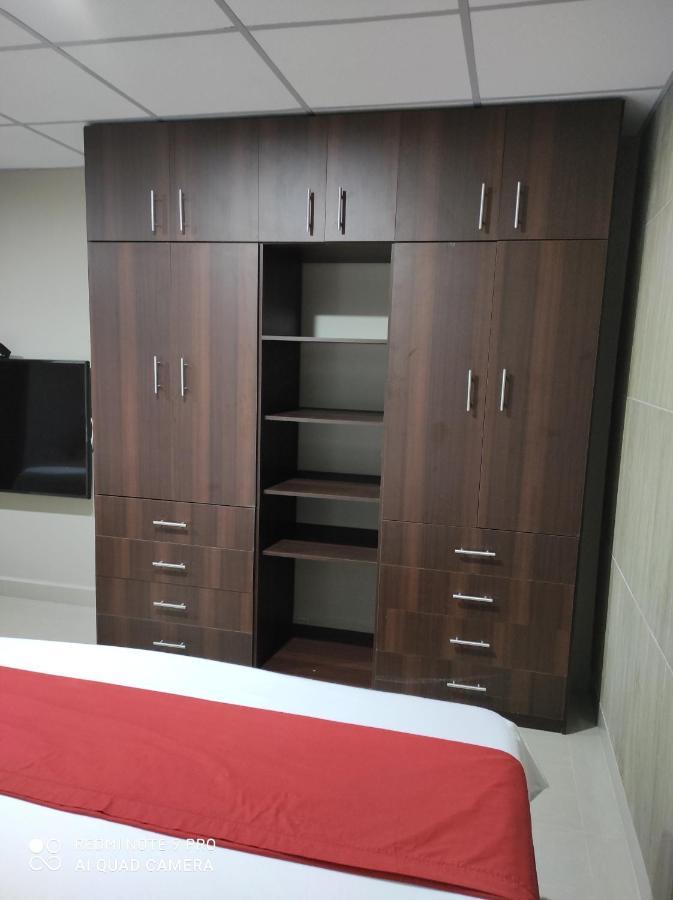 Royalinn Guayaquil Bagian luar foto