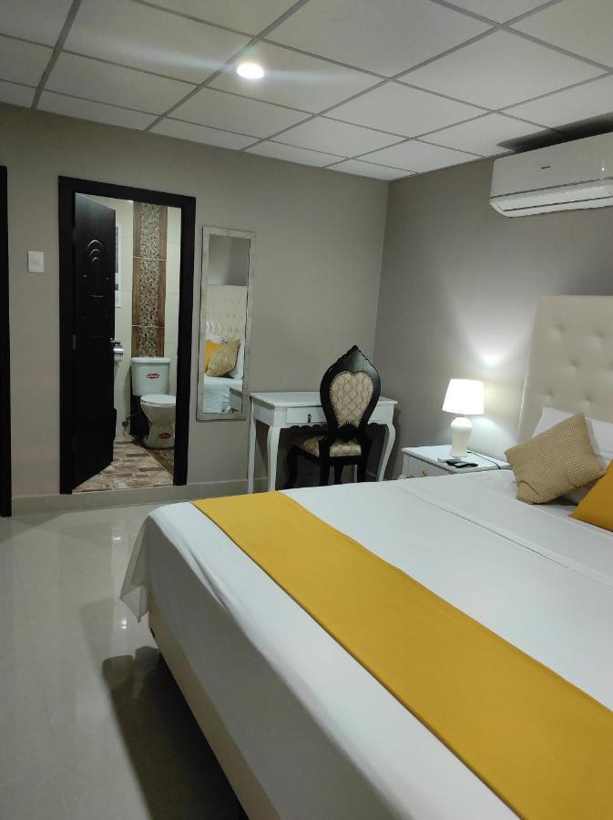 Royalinn Guayaquil Bagian luar foto
