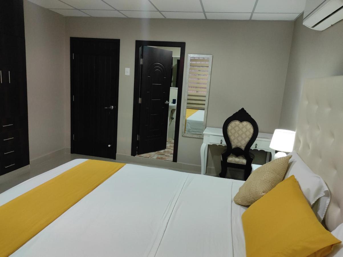 Royalinn Guayaquil Bagian luar foto